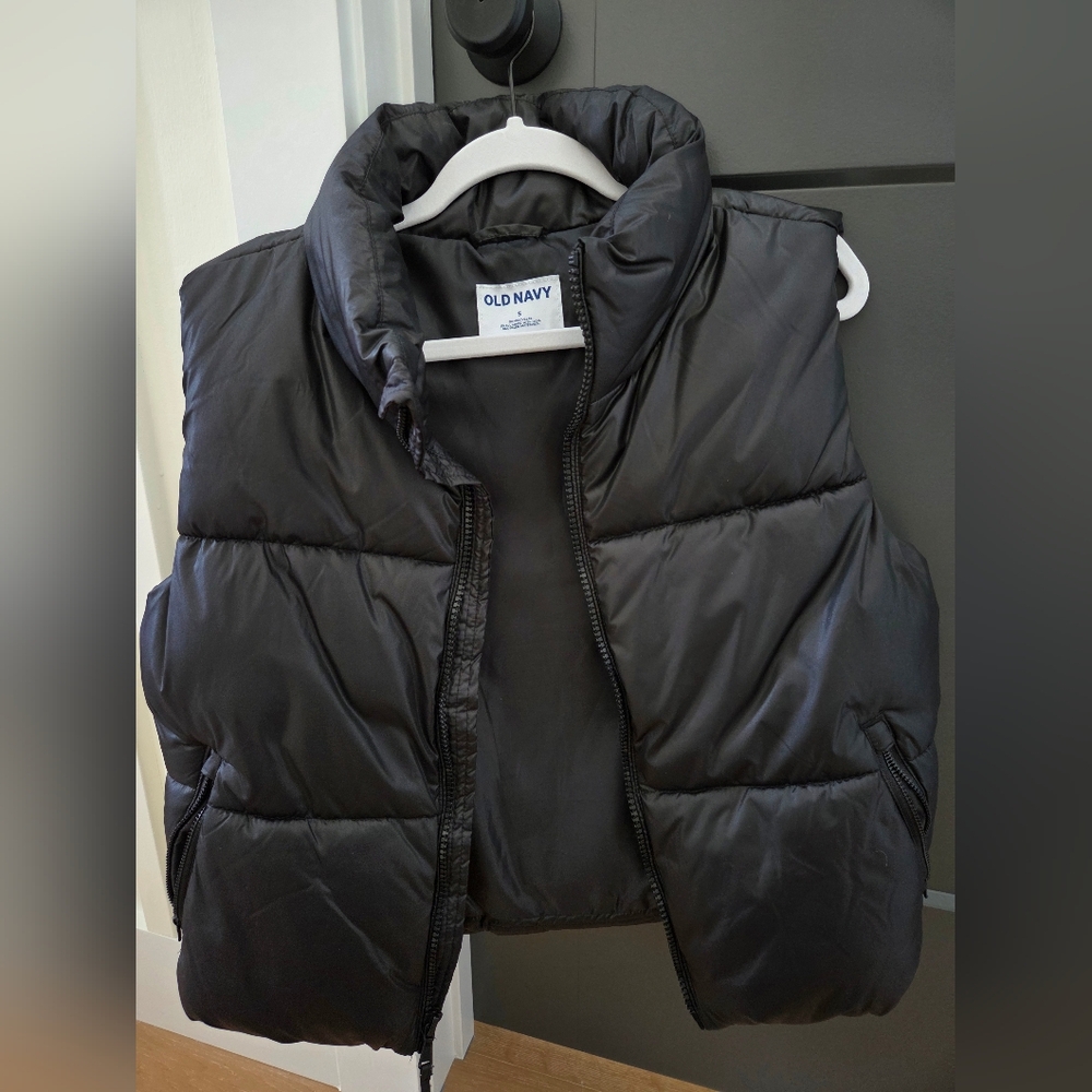 Old Navy Black Puffer Vest size small